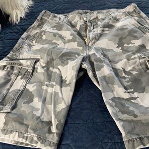 Men’s Levi camp shorts